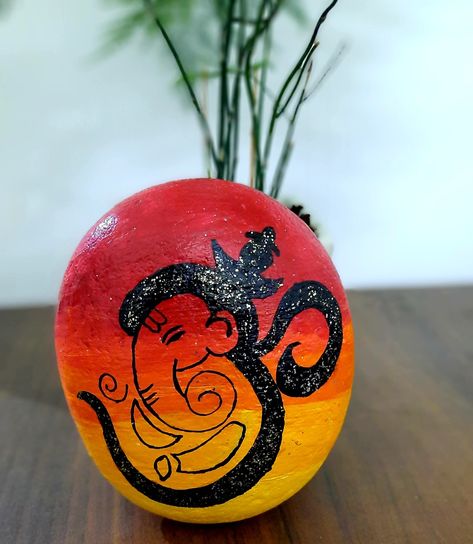 Pebble art Pebble Painting Ideas Acrylics, Krishna Wall Painting, Canvas Art Painting Abstract, Stone Paint, Ganesh Art Paintings, Rangoli Side Designs, Diy Rock Art, Hanging Diy, Stones Art