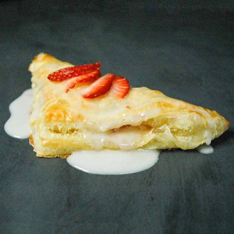 Strawberry Marscapone, Strawberry Cream Cheese Puff Pastry, Marscapone Cheese, Cream Cheese Danish Recipe, Cream Cheese Puff Pastry, Cheese Puff, Cream Cheese Danish, Canning Cherry Pie Filling, Cheese Puff Pastry