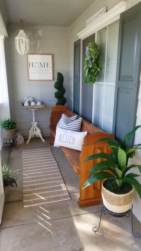 Benches On Front Porch, Enclosed Porch Ideas Front Entry Farmhouse, Pew On Front Porch, Corner Porch Decor, Church Pew Front Porch, Church Pew Ideas Repurposed, Porch Bench Decorating Ideas, Front Porch Bench Ideas, Pew Makeover