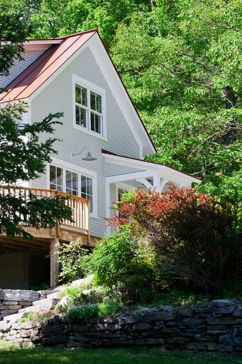 Farmhouse Style Landscaping, Red Roof House Colors Home Exteriors, Red Roof House Colors, Terracotta Roof House, Red Metal Roof, Vermont Farmhouse, Red Roof House, Metal Roof Houses, House Colour