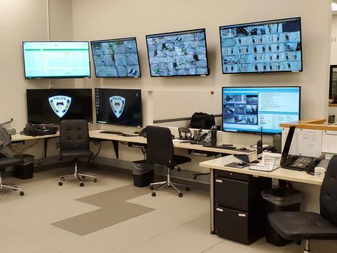 Police Station Interior Design, Police Dispatcher Aesthetic, Police Station Aesthetic, Police Station Interior, Police Department Office, Security Room, Data Room, It Department, Security Office