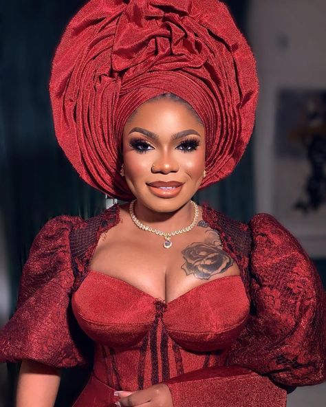 2022 Instagram Trends: 23 Gele Styles to Try Out / MÉLÒDÝ JACÒB Gele Styles 2022, Gele Styles Nigerian Bride, Nigerian Wedding Makeup, African Head Dress, Nigerian Lace Styles, Nigerian Bride, Instagram Trends, Bridal Bolero, African Head Wraps