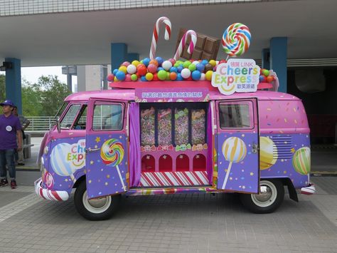 Mobile Candy Shop, Candy Truck, Food Truck Ideas, Foodtrucks Ideas, Dump Truck Birthday Party, Food Truck Wedding, Candy Car, Candy Lady, Coffee Trailer