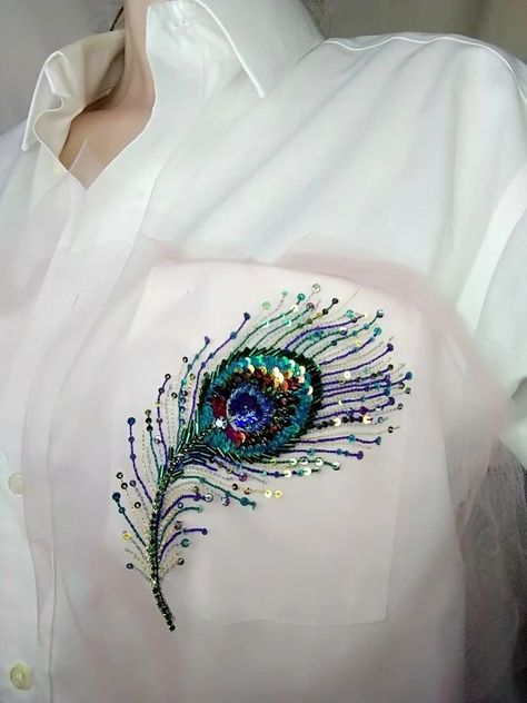 Peacock Feather Embroidery On Blouse, Fish Aari Design, Peacock Blouse Designs Patterns, Embroidered Peacock Feather, Embroidery Peacock Feather, Feather Clothes Design, Peacock Inspired Fashion, Bead Sewing Patterns, Embroidery Designs Fashion Clothing