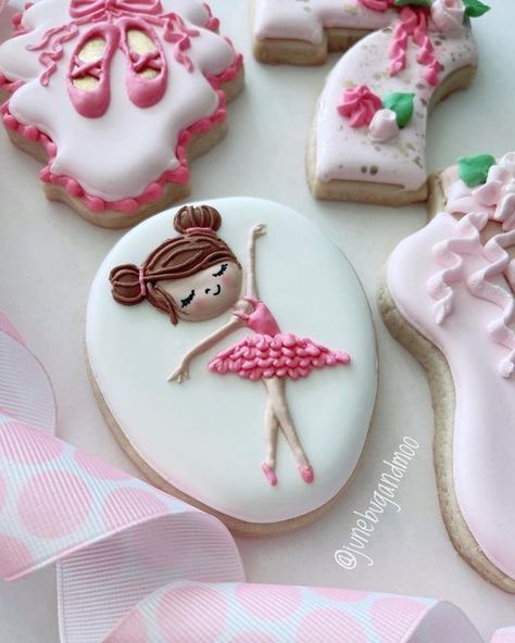 Ballet Birthday Cookies, Sport Cookies, Ballerina Cookies, Hand Painted Cookies, Ballet Birthday, Cookies For Kids, Pink Ballerina, Cookies Decorated, Cookie Ideas