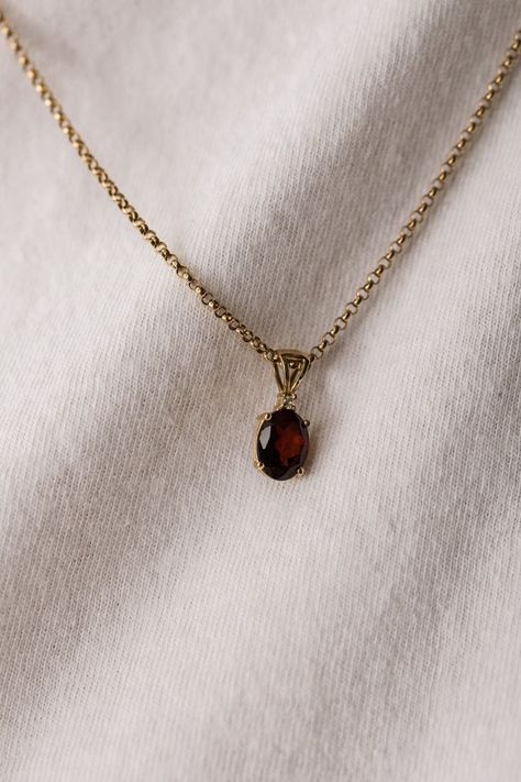 Simple Jewelry Aesthetic, Dainty Jewelry Gold, Sales Design, January Baby, Let's Chat, Garnet Pendant, Garnet Necklace, Gem Necklace, Garnet Jewelry