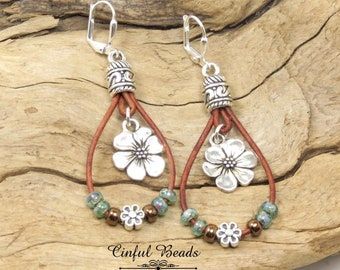 Anting Manik, Cottage Grove, Dangle Earrings Boho, Boho Leather, Earrings Flower, Floral Jewellery, Bead Leather, Seed Bead Earrings, Earrings Boho