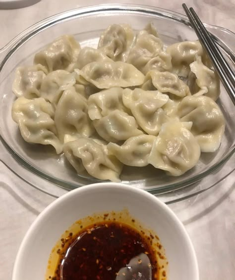 Dumplings Aesthetic, Yummy Comfort Food, Food Recepie, Snap Food, Food Is Fuel, Food Snapchat, Food Obsession, Interesting Food Recipes, Chopsticks