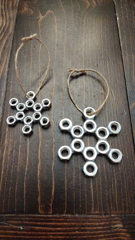 Hex Nut Art, Nuts And Bolts Crafts Metal Art, Tool Christmas Ornaments, Metal Chain Art, Mechanic Christmas Decorations, Christmas Welding Projects Gift Ideas, Nut And Bolt Crafts, Christmas Welding Art, Welded Christmas Ornaments