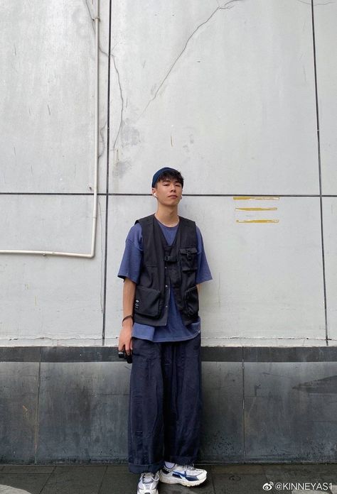 Outfit Rompi Pria, Outfit Rompi, Vietnam Outfit Ideas, Vietnam Outfit, Ootd Vest, Cargo Pants Outfit Men, Outfit Vest, Camping Outfit, Korean Street Fashion Men