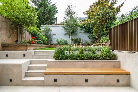 Planters Diy, Small City Garden, Large Outdoor Planters, Van Der Straeten, Pool Landscape Design, Back Garden Design, Sloped Garden, Patio Garden Design, Outdoor Pots