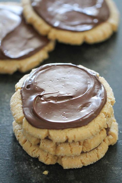 Peanut Butter Nutella Cookies, Nutella Cookies Recipe, Homemade Peanut Butter Cookies, Soft Peanut Butter Cookies, Cookie Shop, Peanut Butter Nutella, Best Peanut Butter Cookies, Chewy Peanut Butter Cookies, Six Sisters Stuff