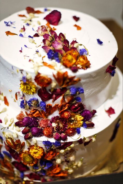 Flower Wedding Cakes, Edible Flowers Cake, Dried Flower Wedding, Cakes Decorated, Drying Roses, Flowers Cake, Wedding Cakes With Flowers, Bday Cake, Flower Wedding