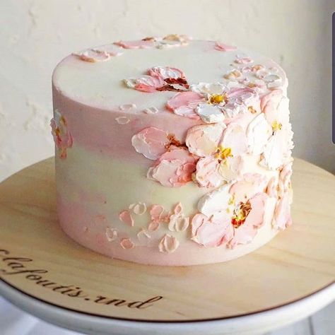 🍰 CAKES 🍰 COOKIES 🍰 CUPCAKES 🍰 (@tastychannel) • Instagram photos and videos Soul Cake, Cake With Flowers, Buttercream Flower Cake, Easy Cake Decorating, Painted Cakes, Gorgeous Cakes, Floral Cake, Cake Decorating Tips, Cake Decorating Techniques