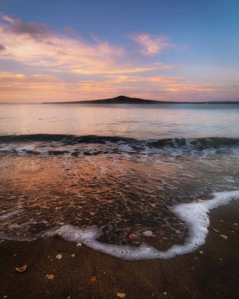 How about an evening down at Mission Bay beach with a beautiful sunset 😍🌙 #VisitAuckland . . . . 📸 @ludovic_specko #auckland… Mission Bay Auckland, Mission Bay, Beautiful Sunset, Beach Sunset, Auckland, New Zealand, Water, Instagram