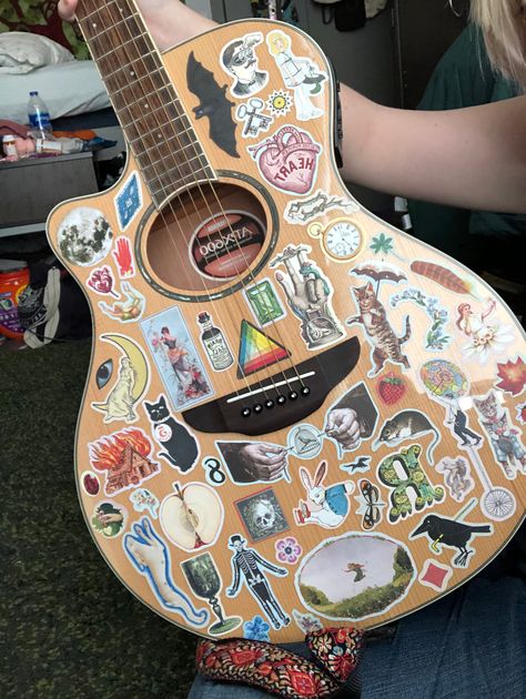 guitar decoration ideas Sticker Guitar Aesthetic, Acoustic Guitar Decoration, Guitar With Stickers Aesthetic, Guitars With Stickers, Decorated Acoustic Guitar, Guitar Stickers Aesthetic, Stickers On Guitar, Guitar Stickers Ideas, Electric Guitars Aesthetic