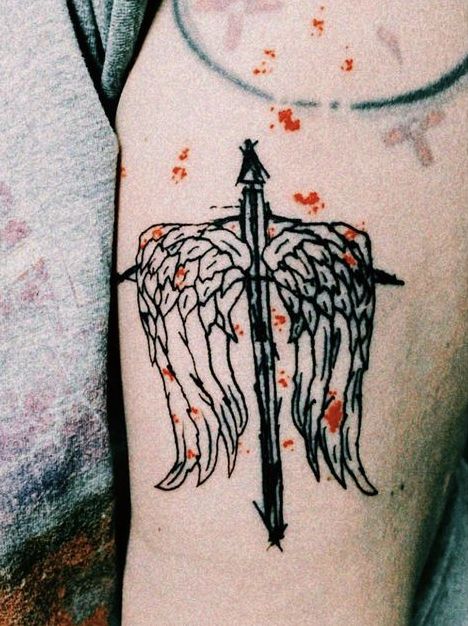 Daryl Crossbow Tattoo, Daryl Dixon Tattoo Ideas, Daryl Dixon Tattoo, Twd Tattoo Ideas, Walking Dead Tattoo, Finch Tattoo, Zombie Tattoos, Tat Ideas, Daryl Dixon