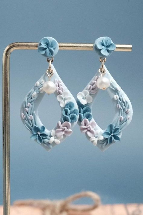 Polymer Clay Earrings Flowers, Cercei Din Lut Polimeric, Floral Clay Earrings, Polymer Clay Gifts, Polymer Clay Flower Jewelry, Diy Earrings Polymer Clay, Handmade Clay Earrings, Polymer Clay Jewelry Tutorials, Handmade Clay Jewelry