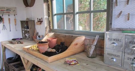 The other gift I made this Christmas was a wooden potting tray for my mother.  Over the last couple of years I have slowly (and I reall... Potting Shed Interior Ideas, Potting Tray, Potting Area, Chicken Coups, Potting Station, Garden Shed Interiors, Potting Benches, Shed Makeover, Shed Interior