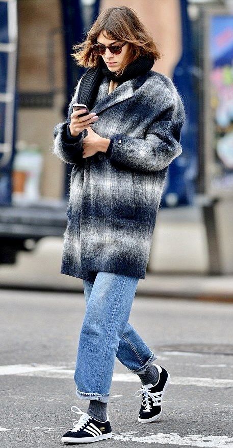 Daily Alexa Chung, Fashion Me Now, Alexa Chung Style, Checked Coat, Best Winter Coats, Fashion Days, Outfit Inspiration Fall, Alexa Chung, Mode Inspo