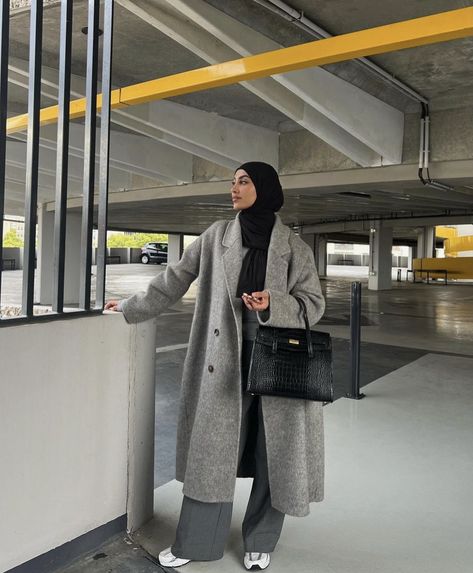 Hijabi Winter Outfits, Hijabi Streetwear, Outfits With Grey Cardigan, Modest Winter Outfits, Estilo Hijab, Zara Drip, Hijabi Fits, Stile Hijab, Modern Hijab Fashion