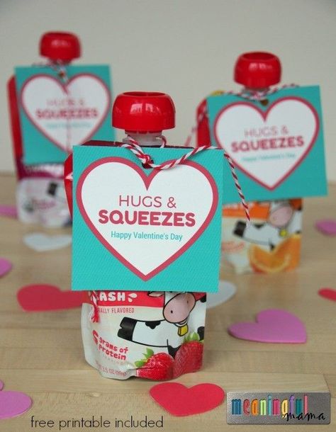 Hugs and Squeezes Valentine’s Day Classroom Party Food Idea and free printable #ad #HorizonSnacks @horizonorganic #valentinesday #printable #valentiensprintable Hugs And Squeezes Valentine Printable, Classroom Party Food, Party Food Valentines Day, Toddler Valentine Gifts, Food Valentines, Kids Valentine Party, Valentines Party Food, Valentines Snacks, Valentinstag Party