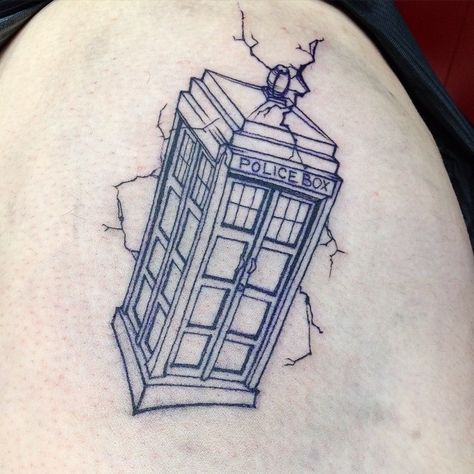 Doctor Who TARDIS Tattoo by Katya Slonenko Dr Who Tattoo, Tardis Tattoo, Lightning Tattoo, Amsterdam Tattoo, Doctor Who Wallpaper, Different Tattoos, White Tattoo, Anime Tattoos, Rose Tattoos