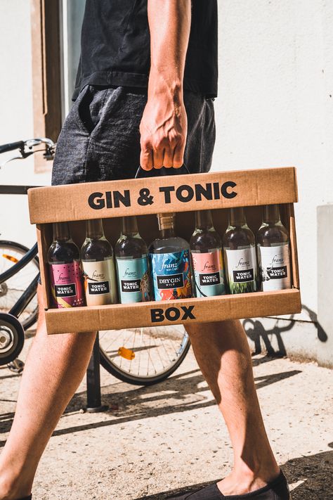 Unsere Gin & Tonic Box ist eine tolle Geschenkidee. Der Gin wurde mit dem World Spirit Award "GOLD" 2019 ausgezeichnet. Gin & Tonic Water werden in Österreich produziert. Franz von Durst ist außerdem Klimaneutralitätsbündnis2025 Partner. Wild Waters, Tonic Water, Gin Tonic, Gin And Tonic, Gin, Start Up, Filter, Stuff To Buy, Online Shop