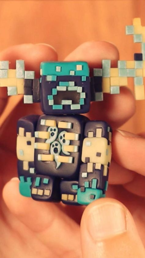 Minecraft Warden Art, Minecraft Clay Ideas, Minecraft Polymer Clay, Warden Minecraft, Plasticine Ideas, Minecraft Warden, Minecraft Figures, Minecraft Drawings, Diy Minecraft