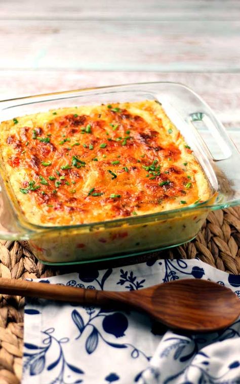 With its creamy texture, cheesy goodness, and a hint of sweetness from the pimentos, and a surprise ingredient, these Pimento Cheese Mashed Potatoes are sure to become a star at your dinner table. #mashedpotatoes #sidedish #pimentocheese #potatoes Pimento Cheese Mashed Potatoes, Cheese Mashed Potatoes Recipe, Cheese Potato Casserole, Homemade Pimento Cheese, Cheese Mashed Potatoes, Pimento Cheese Recipes, Pimiento Cheese, Mashed Potatoes Recipe, Making Mashed Potatoes