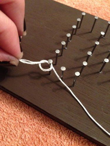 Picture of Knotting Hilograma Ideas, Kids Craft Tables, Entrepreneur Kids, Pictures On String, October Crafts, String Crafts, Do Something Different, String Art Diy, Nail Pictures