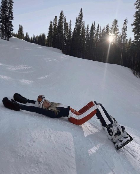 Fusalp on Instagram: “Fusalp Family wearing Chloé x Fusalp With the ONE-PIECE SKI SUIT, Fusalp and Chloé give a 70s sport-chic twist to the mainstay of the…” Cute Ski Pictures, Winter Pictures Ideas, Ski Girl Aesthetic, Winter Outfits Cute, Skiing Photos, Perfect Moment Ski, Ski Trip Aesthetic, Mode Au Ski, Winter Outfits Fashion