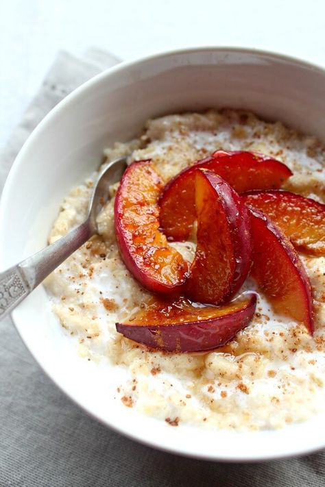 Plum Oatmeal, Plum Recipes, Keto Tips, Oatmeal Bowls, Honey Oatmeal, Oatmeal Breakfast, Vegan Keto, Diet Vegetarian, Breakfast Smoothies