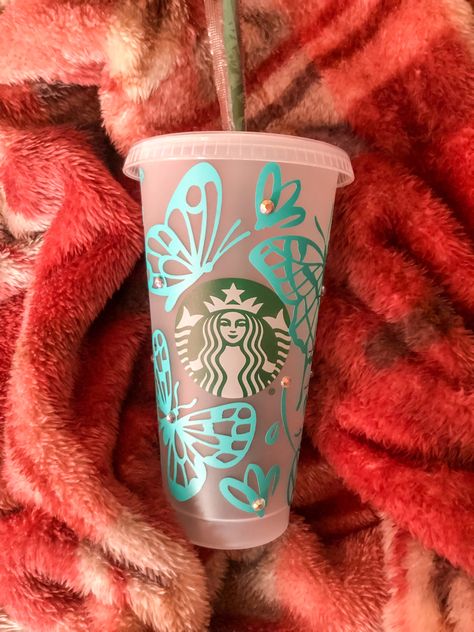 Perfect Starbucks cold cup for Spring! #spring #butterfly #easter #starbuckslover #coffee #plaid #bling Butterfly Starbucks Cup, Spring Butterfly, Starbucks Lovers, Starbucks Logo, Starbucks Cup, Starbucks Hot, Starbucks Cups, Cold Cup, Hot Coffee