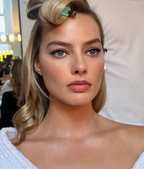 Margot Robbie Instagram, Margot Robbie Makeup, Margot Robbie Hair, Emma Mackey, Margot Robbie Style, Bridesmaid Hair Makeup, Barbie Makeup, Makeup For Blondes, How Old