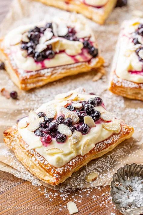 Puff Pastry is the perfect base to these 12 delicious puff pastry tart recipes. These sweet, fruit filled desserts can all be made with store-bought puff pastry. Lemon Puff Pastry Recipes, Easter Pastries, Puff Pastry Tarts, Using Puff Pastry, Kue Macaroon, Puff Pastry Desserts, Puff Pastry Tart, Pie Pops, Pastry Tart