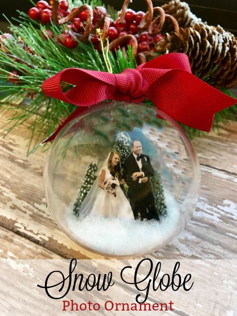 DIY Photo Ornaments with a Snow Globe - Busy Kids Happy Mom Snowglobe Photo Ornament, Fillable Ornament Ideas, Snowglobe Ornament, Diy Photo Ornaments, Diy Christmas Photo, Diy Christmas Ball, Snow Globe Crafts, Diy Snow, Diy Christmas Presents