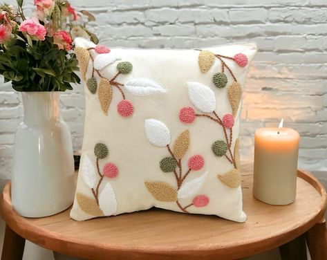 Handmade Punch Needle Embroidery Daisy Pillow Cover , Tufting Pillow, Punch Pillow Case, Gift for the Home - Etsy Türkiye Embroidery Cactus, Punch Pillow, Punch Needle Pillow, Needle Pillow, Needle Cushion, Pastel Home Decor, Cactus Pillow, Embroidered Throw Pillows, Linen Pillow Cover