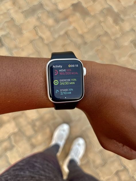 🏃🏽‍♀️apple watch fitness Apple Watch Black Women, Apple Watch Fitness, First Marathon, Morning Running, Fitness Watch, Black Watch, Black People, Brown Skin, Cardio Workout