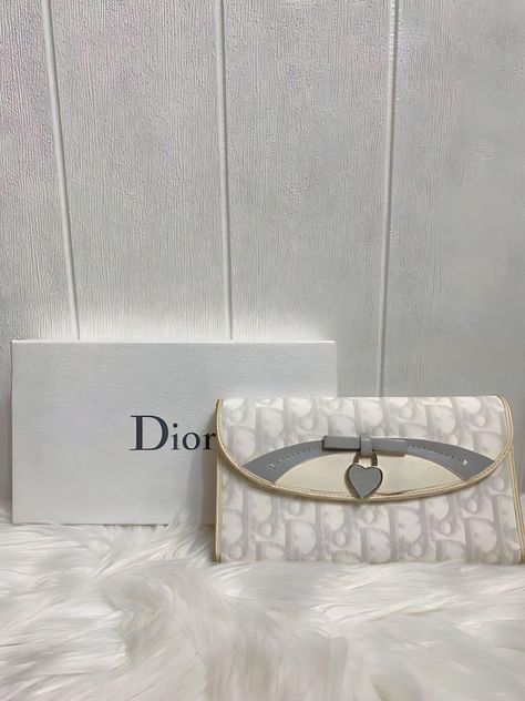 Dompet Dior, Christian Dior Wallet, Dior Girl, Cat Wallet, Closet Tour, My Style Bags, Girly Bags, Edgy Wallpaper, Luxury Wallet