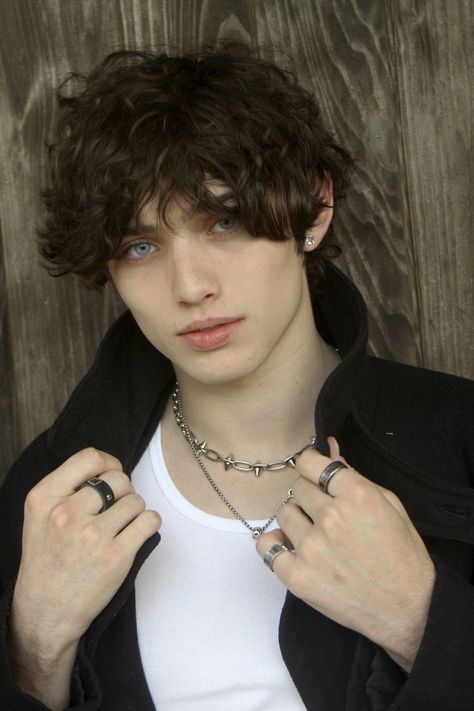 Hot Guy Haircuts, Hot Guy Aesthetic, Emo Boys Aesthetic, Emo Boys Outfits, Hairstyle For Guys, Man With Curly Hair, Regulus Acturus Black, Emo Boy Hair, Male Model Face