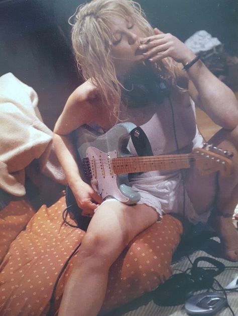 Courtney Love photographed by Jean-Baptiste Mondino. 2003. Courtney Love Pfp, Courtney Love Aesthetic, Courtney Love 90s, Hole Band, Paper Dollhouse, Courtney Love Hole, Kurt And Courtney, Hollaback Girl, Love Lyrics