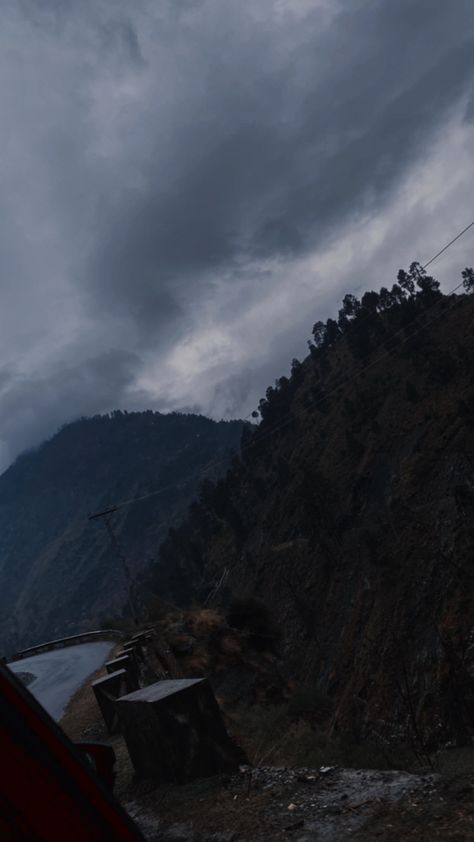 Aesthetic Mountain And Clouds Raining Mountain, Rain In Mountains, Mountains Dark, Night Time Aesthetic, Rain Night, Story Mountain, Aesthetic Mountains, Time Aesthetic, Mountain Sunset