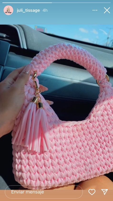 Crochet Pink Bag, Pink Crochet Bag, Yarn Ideas, Diy Crochet Bag, Crochet Bag Tutorials, Mode Crochet, Handbag Essentials, Crochet Clothing And Accessories, Yarn Bag