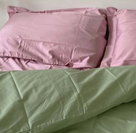 Bedsheets Color Combination, Pastel Pink And Green Aesthetic, Pink And Green Aesthetic, Matcha Strawberry, Strawberry Matcha, Cosmo And Wanda, House Room, Room Aesthetic, New Wall