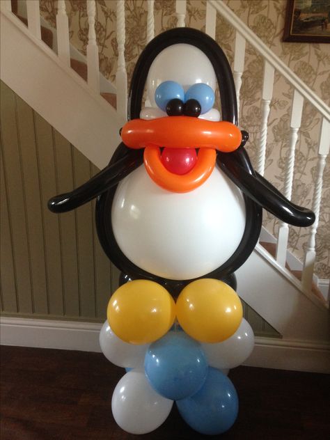 Penguin Balloon, Balloon Modelling, Bunny Birthday, Balloon Sculptures, Cute Penguin, Balloon Animals, Balloon Art, Cute Penguins, Baby Bear