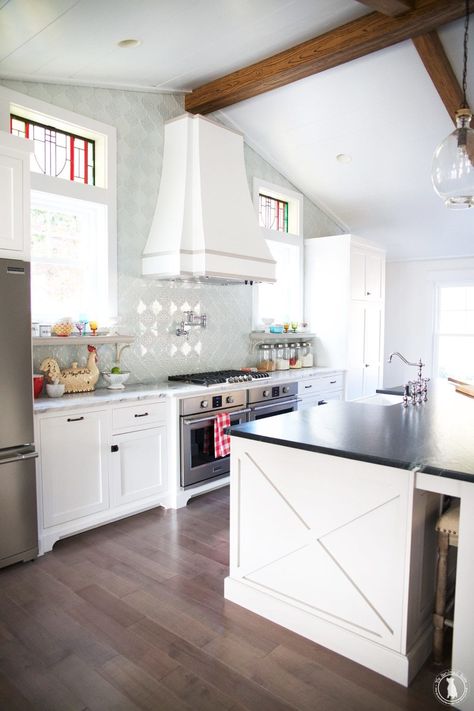 kitchen redo Oven Under Cooktop, Spring Interior Design, 100 Year Old Home, Clutter Free Kitchen, Beautiful Exterior, Condo Remodel, Small Kitchen Ideas, Classic Kitchen, White Kitchens