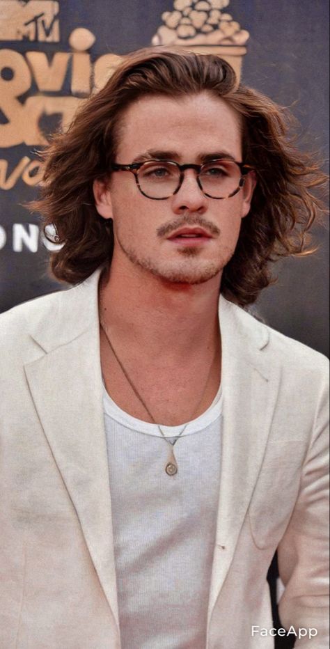 Dacre Montgomery Long Hair, Billy Hargrove, Akali League Of Legends, Hair Styels, Dacre Montgomery, Billy Boy, Best Poses For Photography, All Hairstyles, Cast Stranger Things