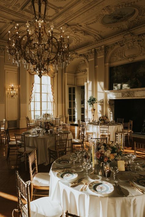 Old Romance Wedding, Vintage Venues Wedding, Victorian Wedding Reception, French Vintage Wedding Decor, Old Fashioned Wedding Theme, Black Tie Wedding Theme Color Schemes, Victorian Vintage Wedding Ideas, Old Wedding Aesthetic, Old Money Themed Wedding