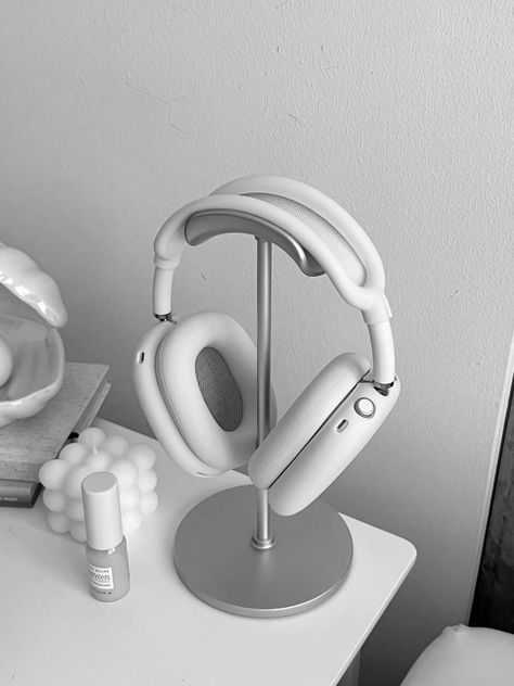 Aesthetic White Headphones, Semi Open Headphones, Apple Headphones, Apple Headphone, White Headphones, Airpods Max, Iphone Obsession, Pink Accessories, Kawaii Accessories